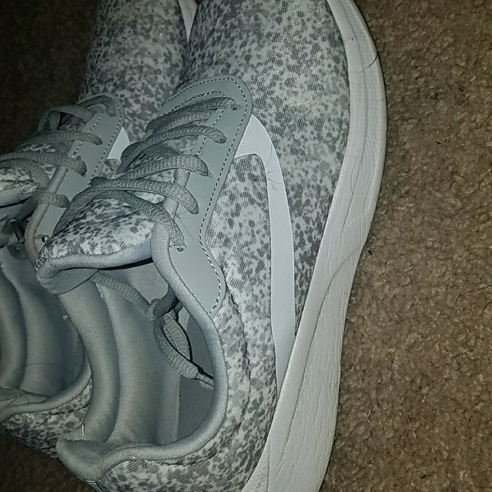 Sneakers - Picture 3 of 4